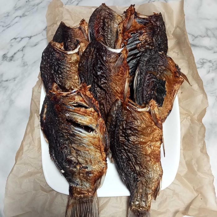 Риба сушена в печі на соломі