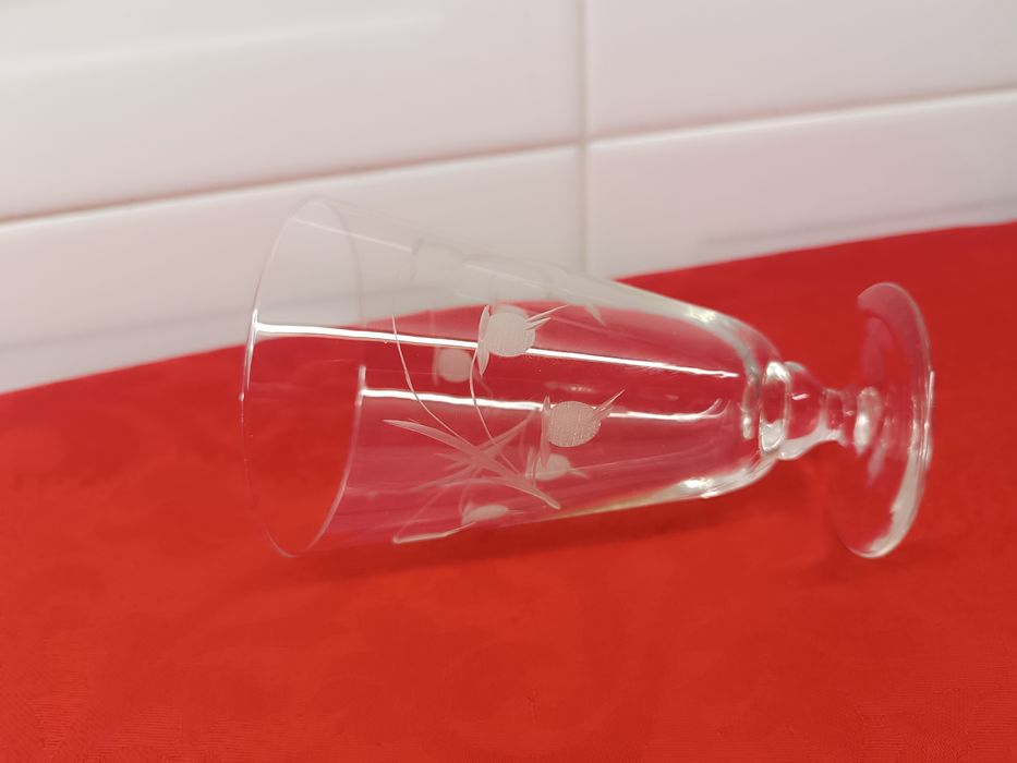 Copo Cristal Vintage. Flores em Relevos. 13,5 cm