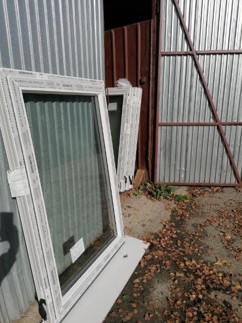 Okna x2, 1530x1060mm.