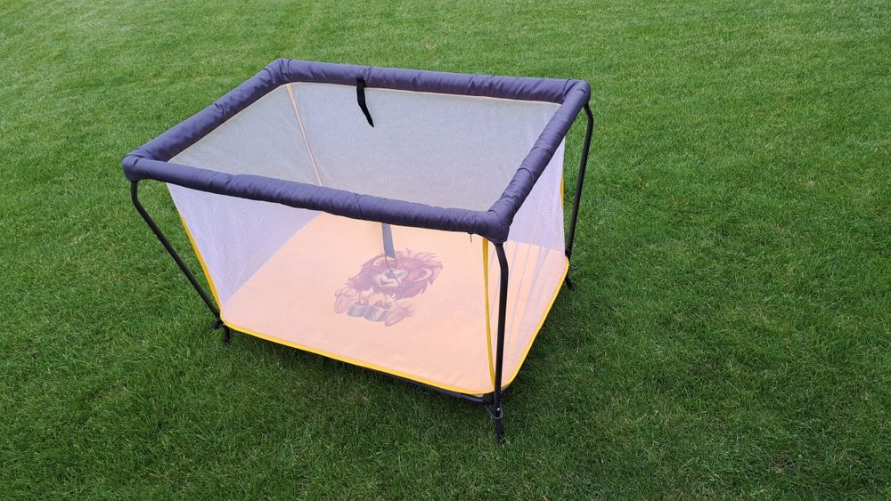 Маніж (манєж) дитячий