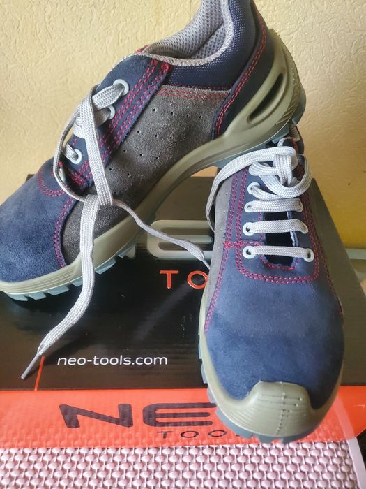 Кросівки захисні NEO Tools 43 розмір із захисною пластиною