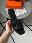 Klapki Hermes oran black