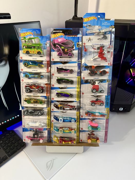 Розпродаж Hot Wheels - колекція фантазієк, органайзер, чохол, машинки.