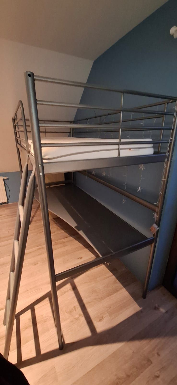 Łóżko na antresoli IKEA z blatem