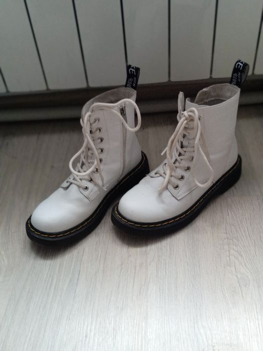 Продам весняні  шкіряні чобітки