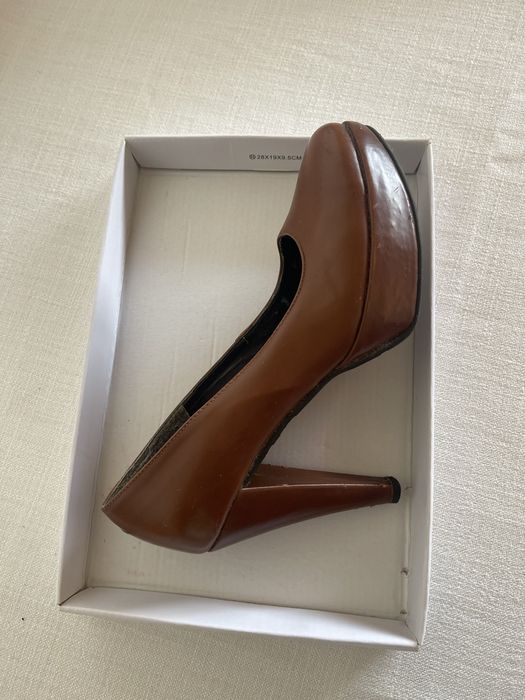 Sapatos em pele marca Hera