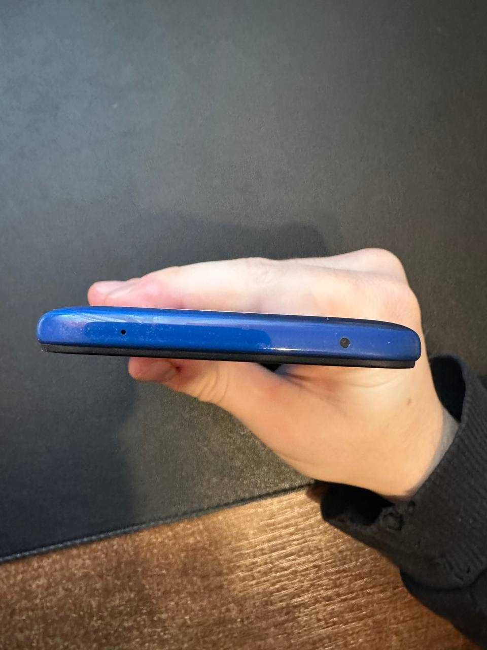 Продам Redmi 8 4/64GB
