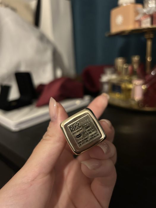 Szminka, balsam do ust Guerlain kisskiss bee glow