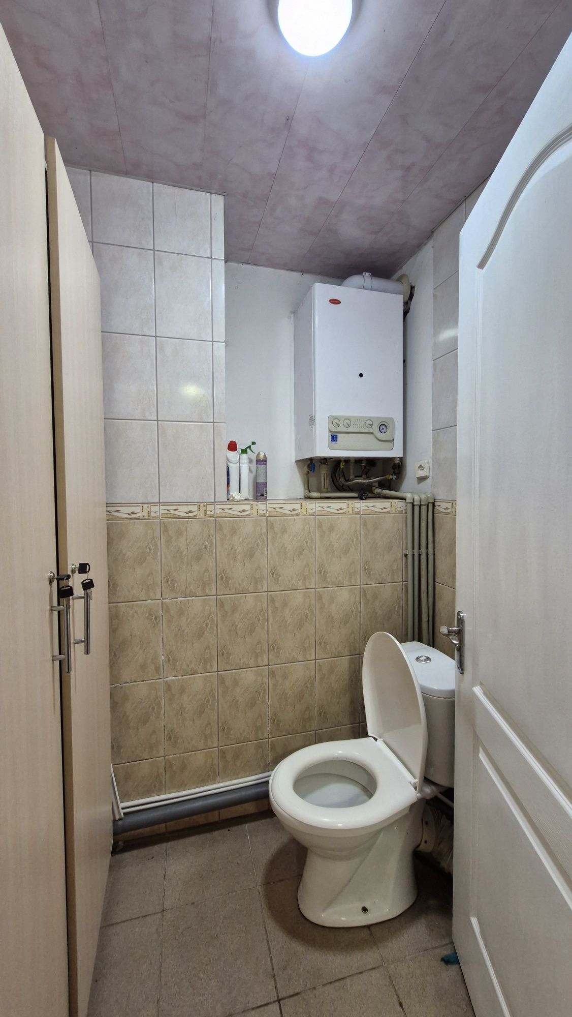 Продам салон краси по вул Перемоги, центральний вхід з фасаду
