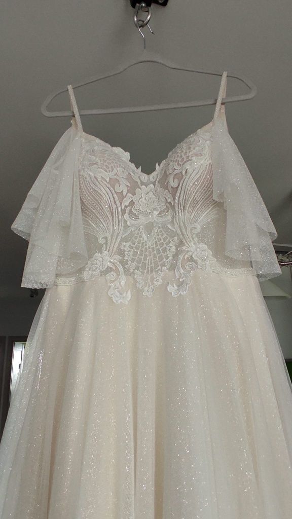 Piękna suknia ślubna Kenzi