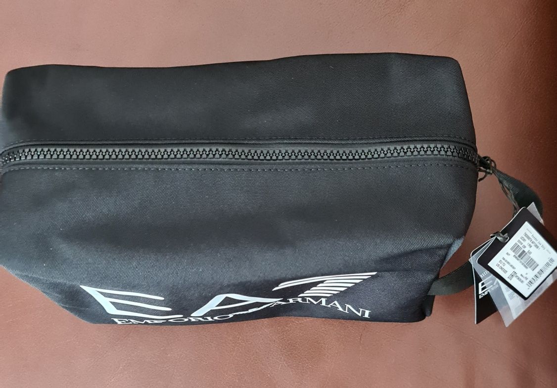 Kosmetyczka emporio armani.