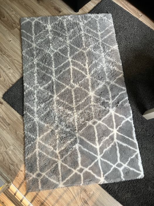 Dywan geometryczny Shaggy 80x140 cm szary puszek