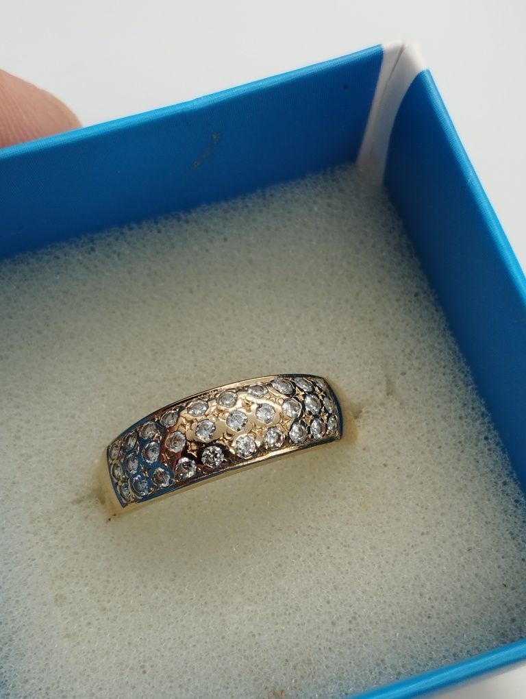 Золотое кольцо 2.31 грамма 17.8 размер