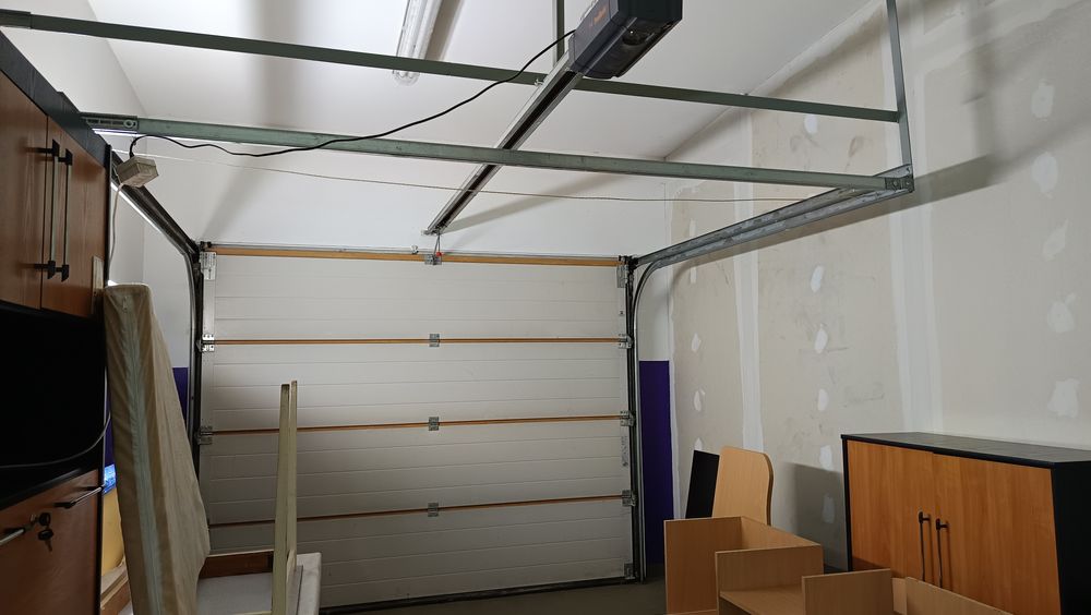 Brama garażowa segmentowa Hörmann ProMatic z napędem (na pilota)