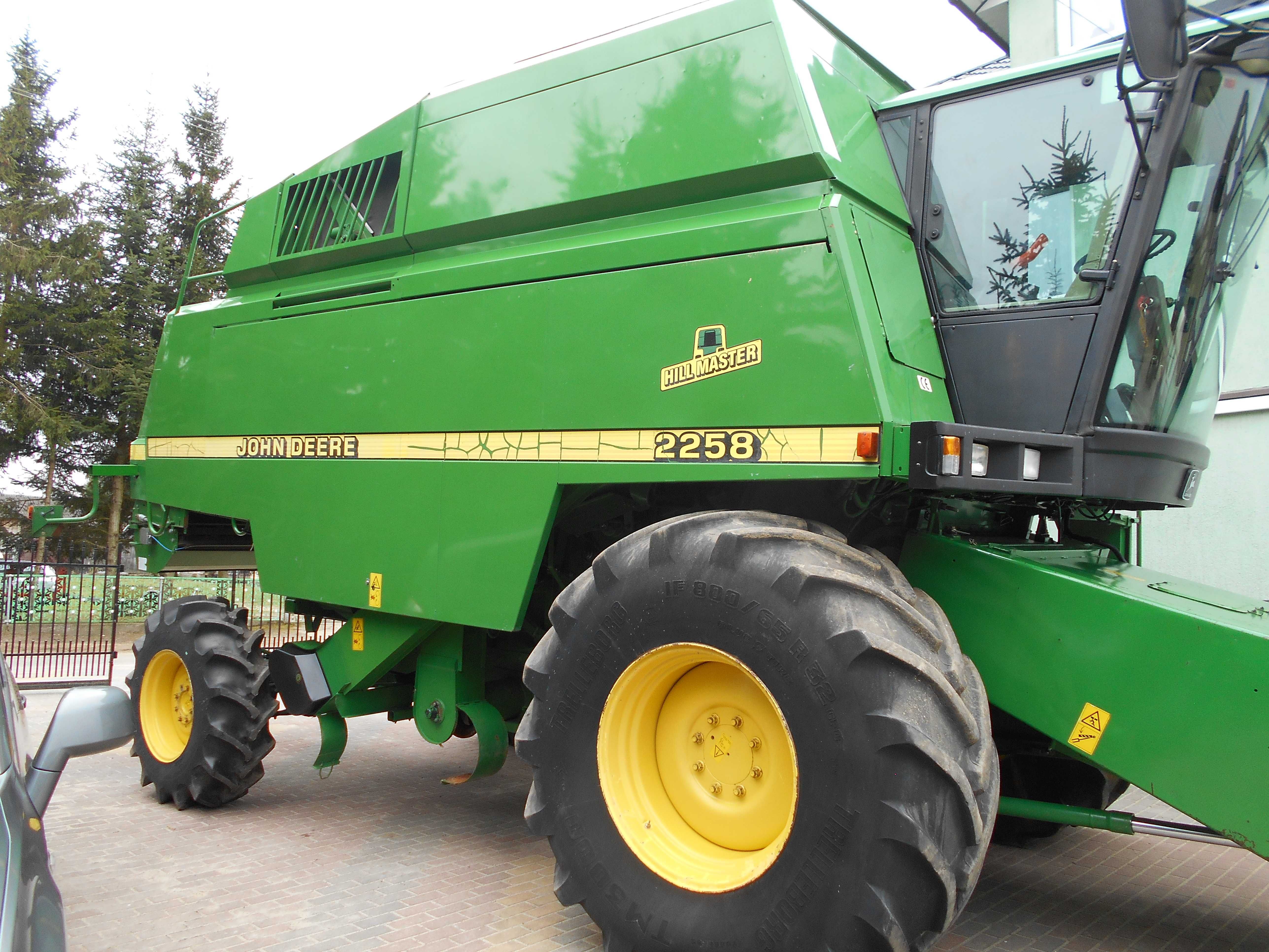 Kombajn John Deere 2258 Hillmaster 4x4 rok prod. 1999