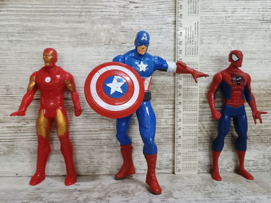 Фігурки героїв Марвел