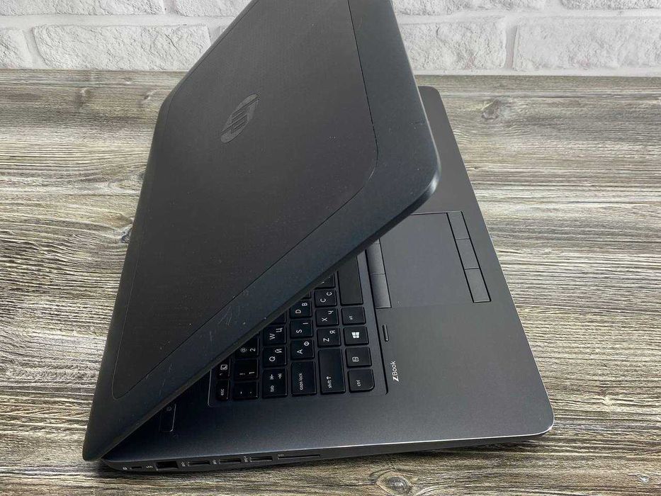 390	HP ZBook 17 G3 17.3"/ Xeon CPU E3-1575M 16/256Gb Nvidia Quadro 8Gb