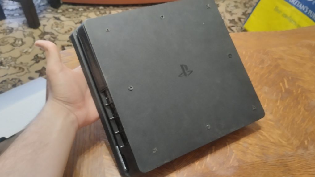 PS4 Slim 1TB + 3 гри