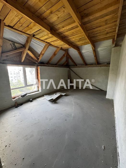 Дворівнева квартира з мансардою у зеленій зоні