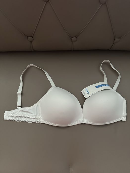 Бюстгалтер жіночий