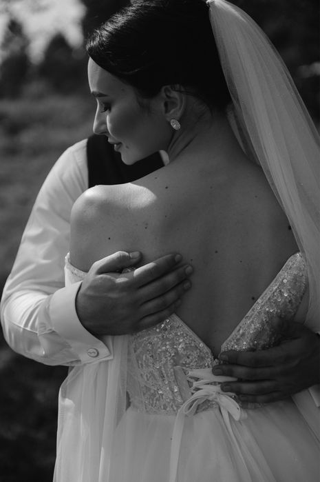 Продам весільну сукню