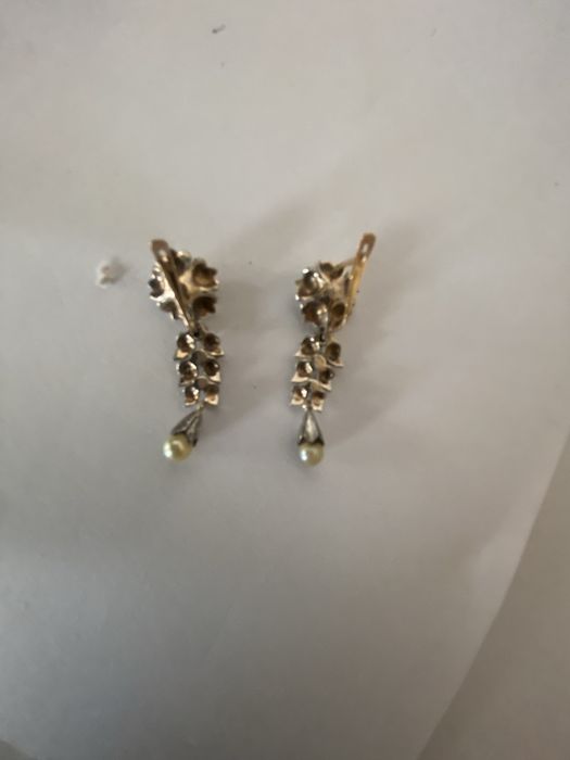 Par de brincos em ouro e prata