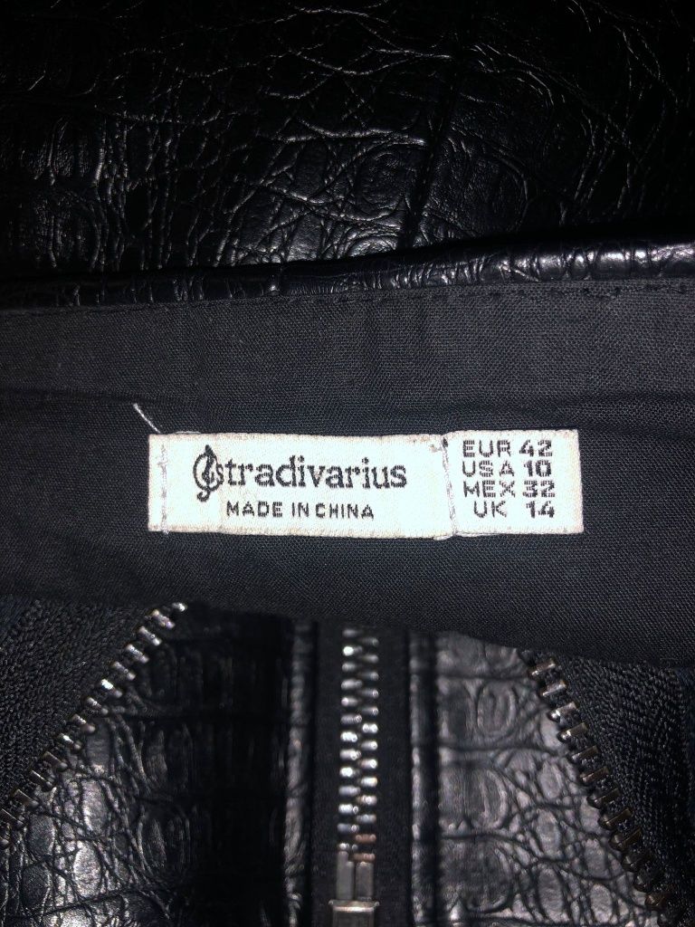 Spódniczka stradivarius XL/42 czarna krótka we wzór węża z suwakiem