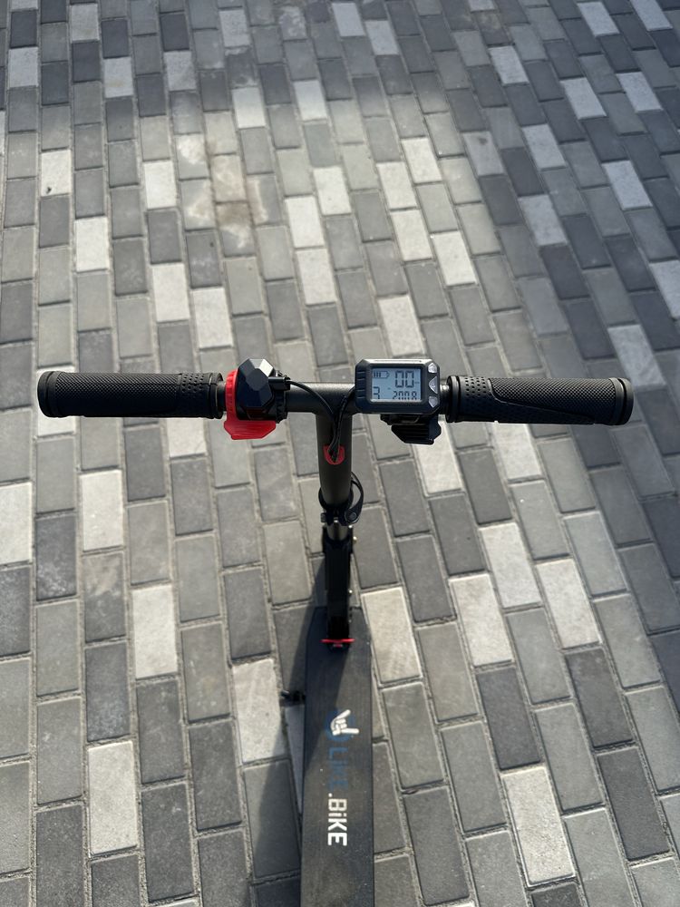 Електросамокат Like.Bike Twist (Black)