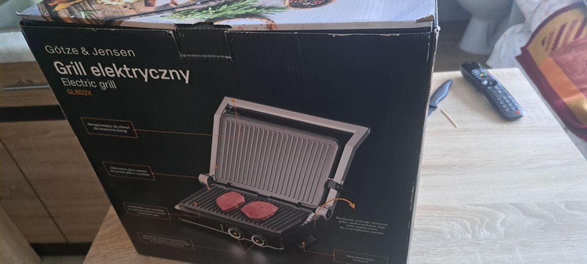Grill elektryczny GOTZE & JENSEN GL802X