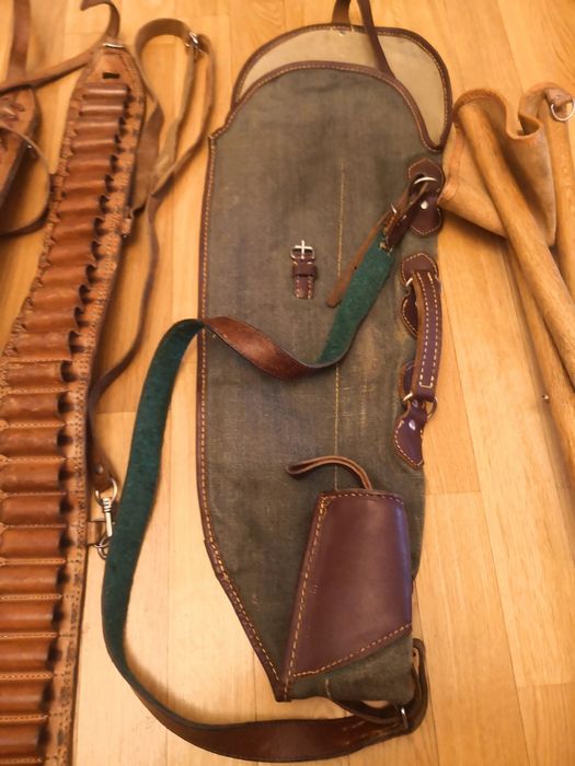 Akcesoria myśliwskie futerał na broń, pas na amunicję,stołek sygałówka