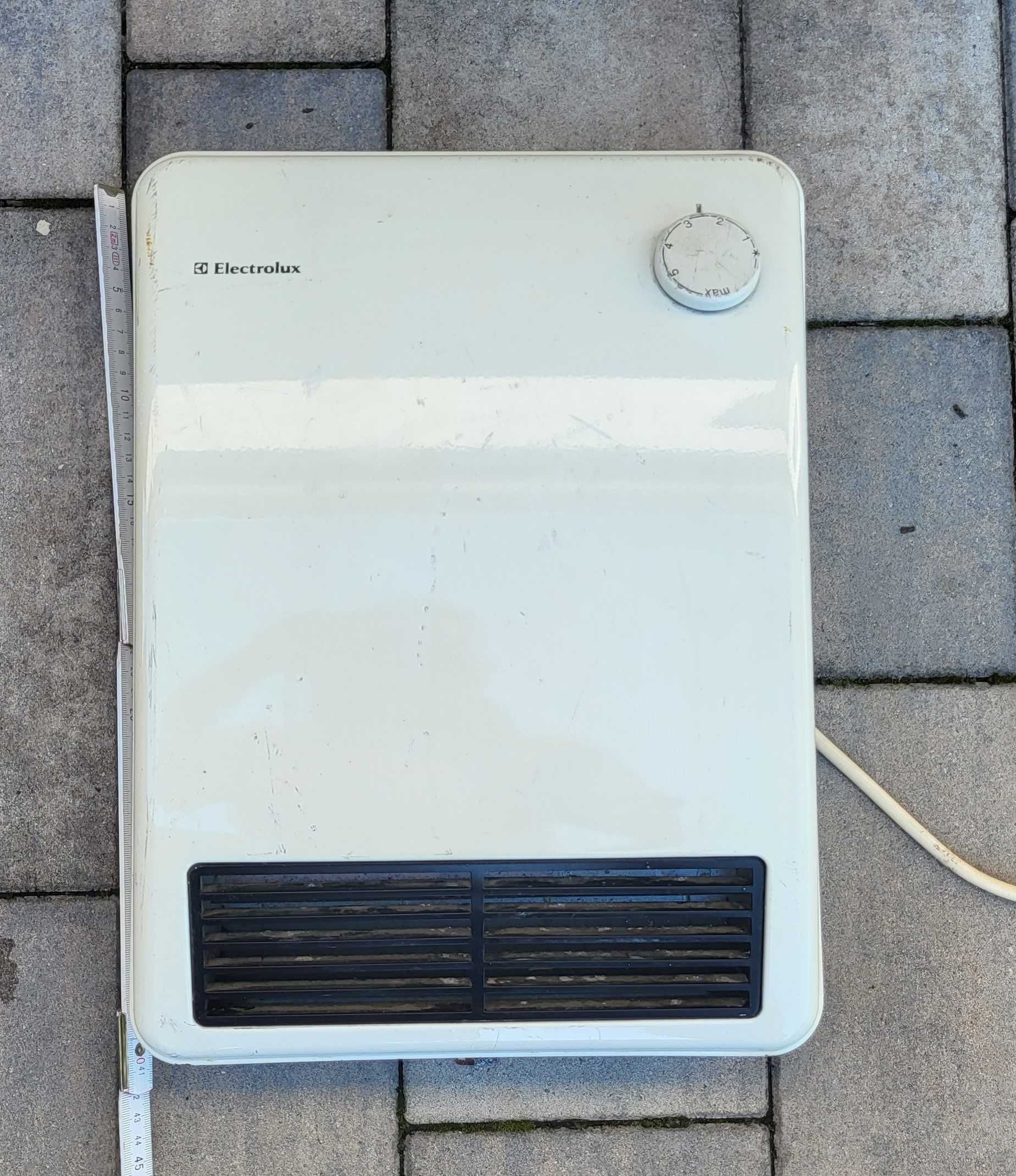 Ścienny ogrzewacz  termowentylator łazienkowy Elektrolux