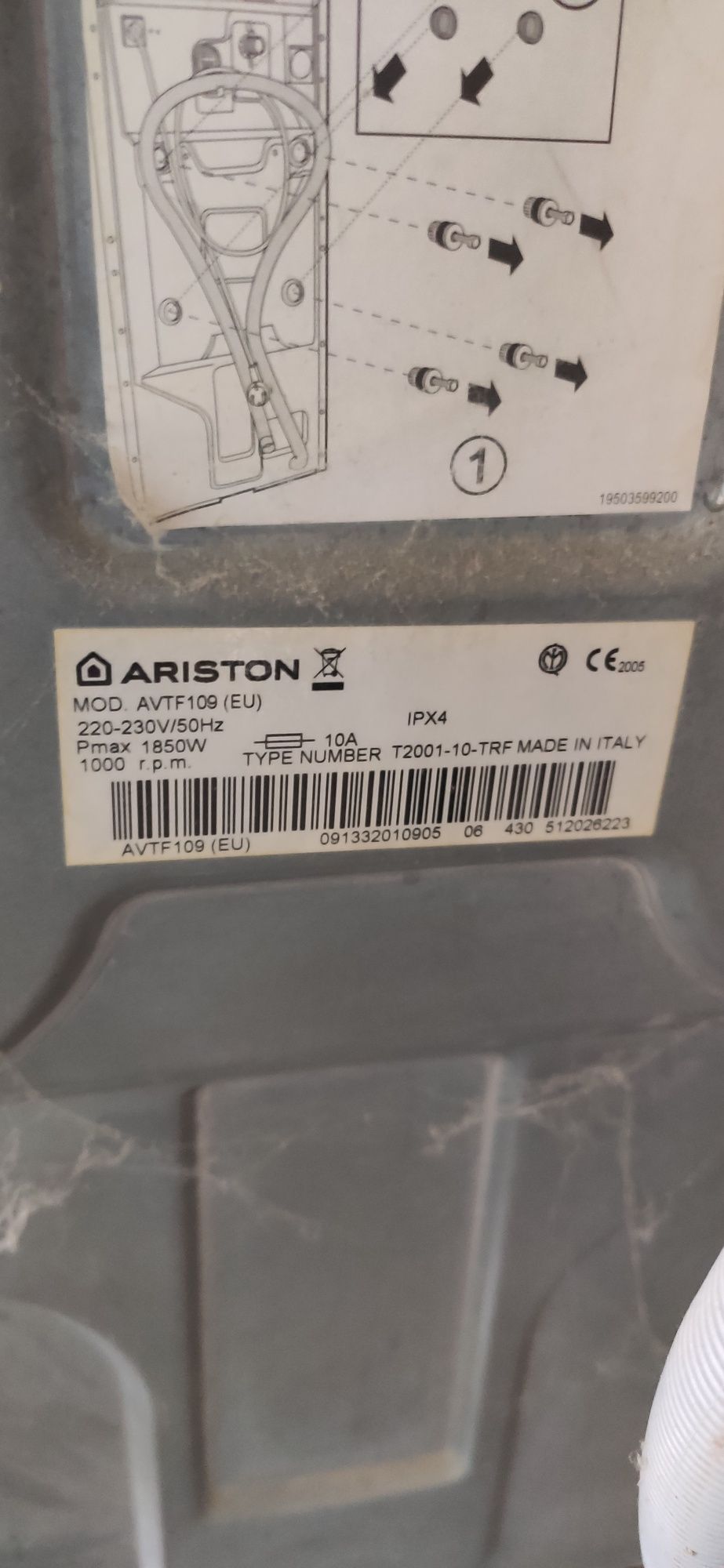 Продаю стиральную машину ariston avtf 109 .