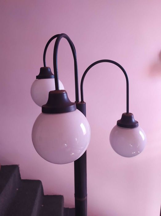 Duża lampa stojąca