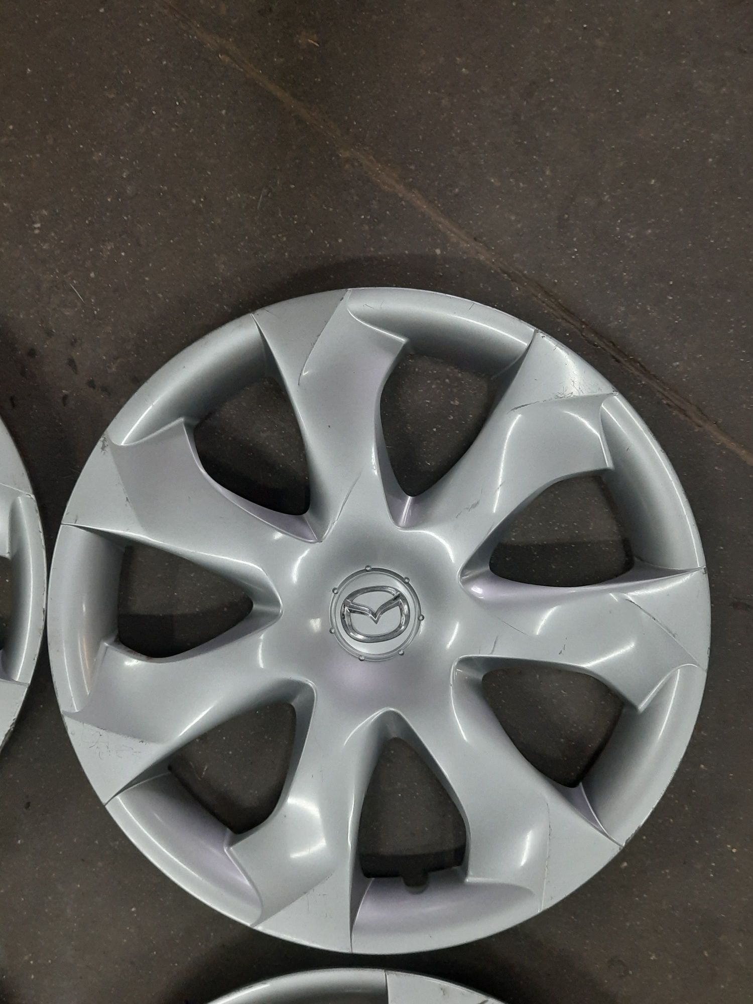 (12) Kołpaki 16" - Mazda