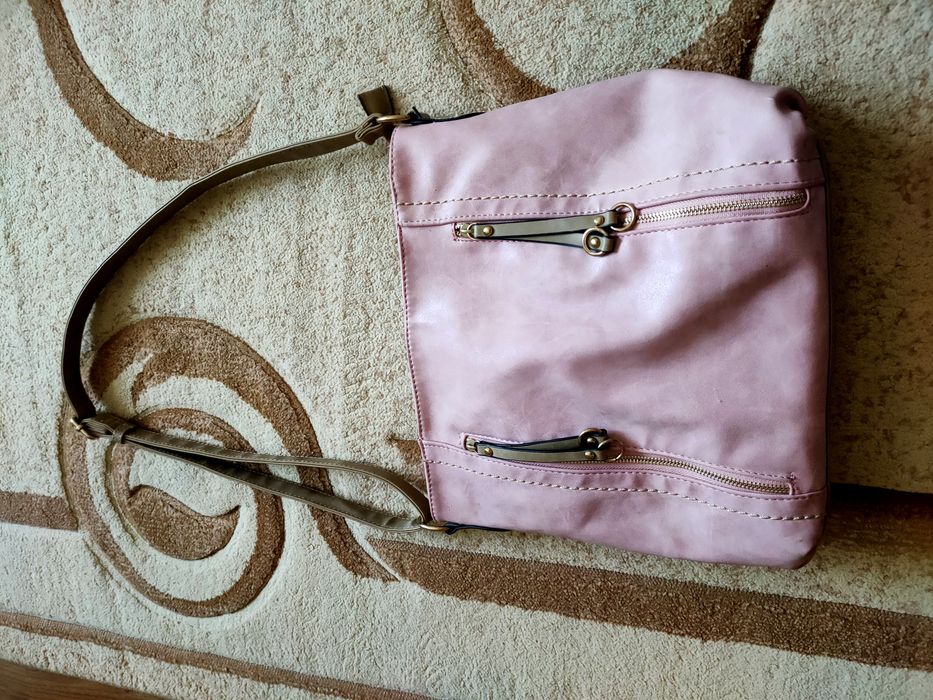 Продам женскую сумку.