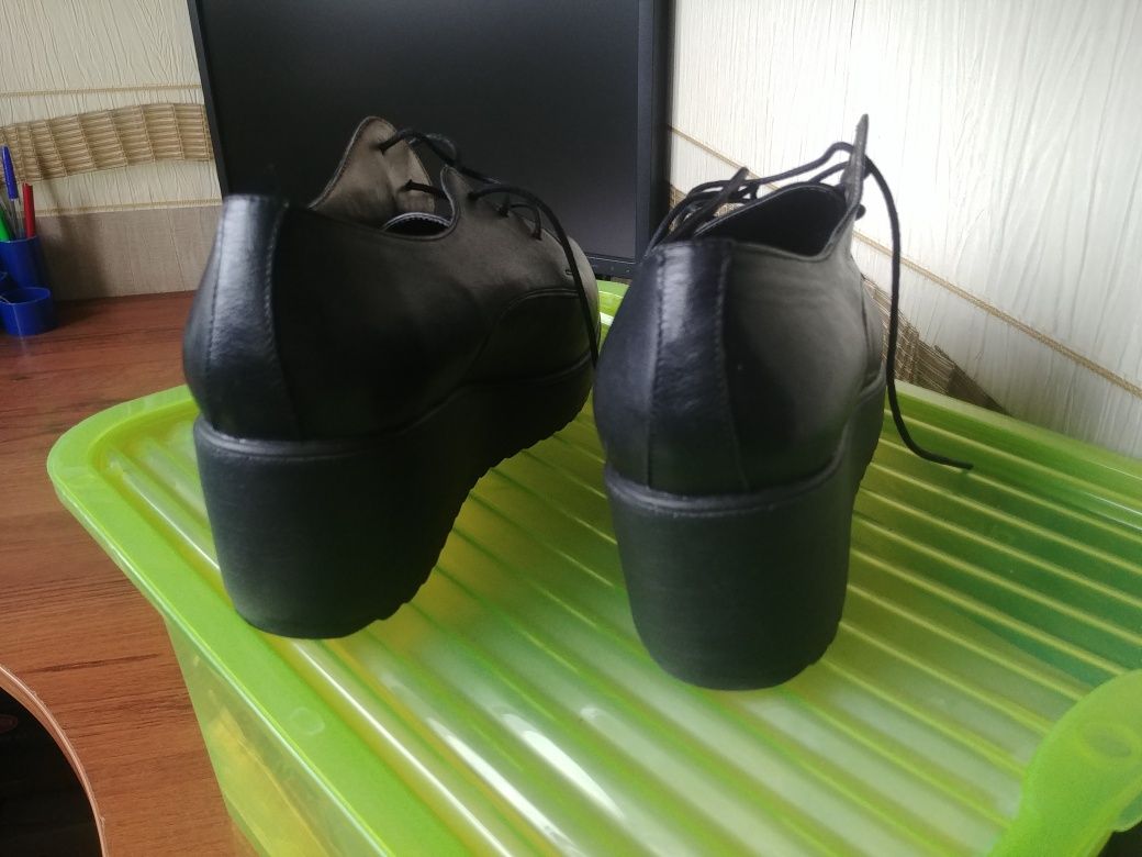 Ботинки кожаные на шнурке