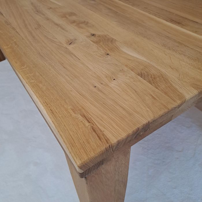 Nowy stół z litego drewna,surowy.