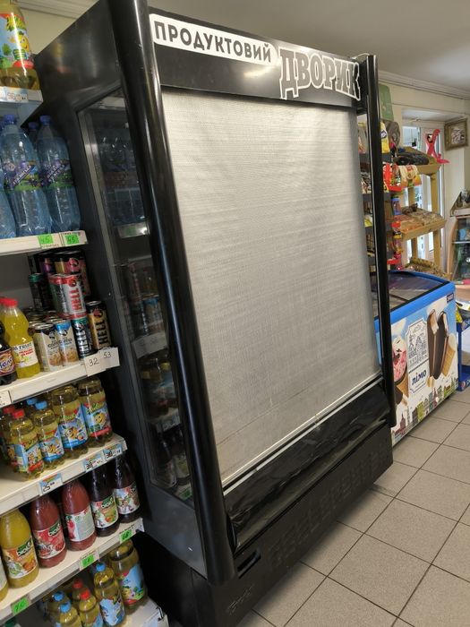 Холодильна вітрина