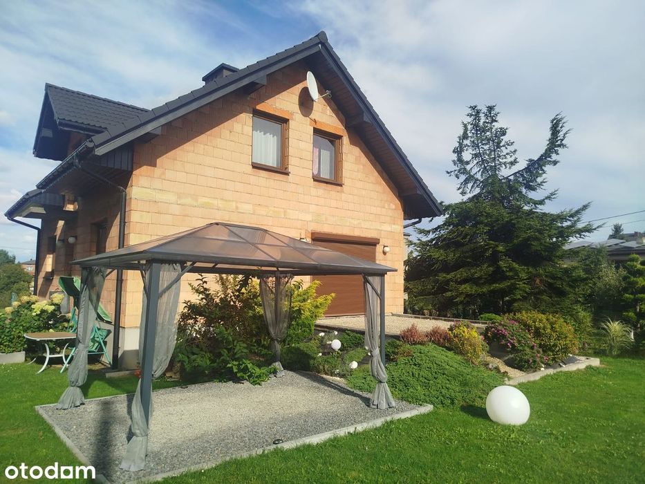 Zadbany dom z garażem, ogród. Spokojna okolica, gotowy do zamieszkania