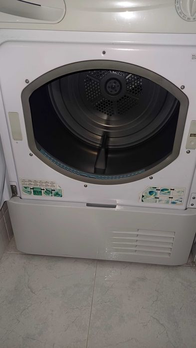 Máquina de secar roupa