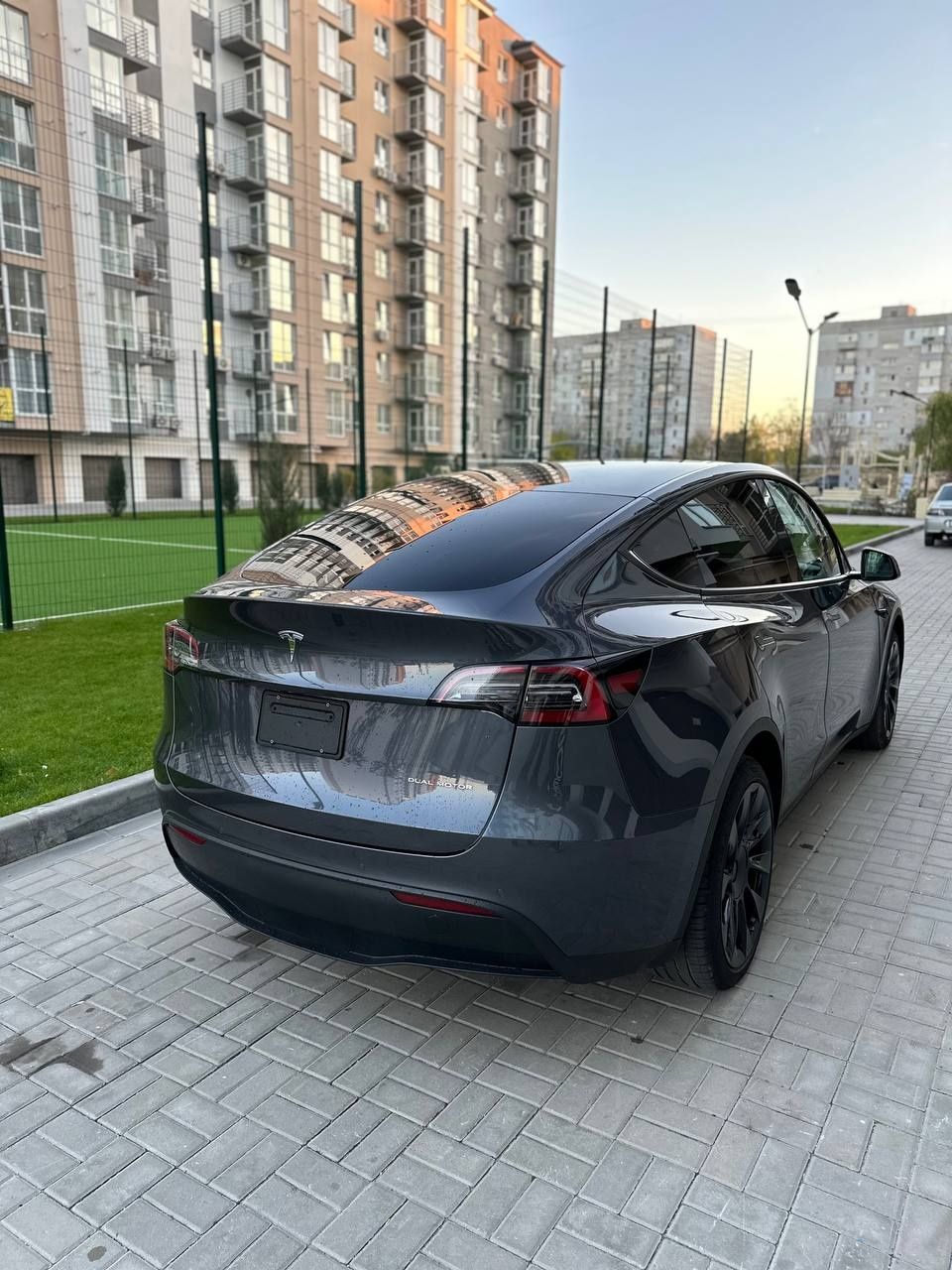Tesla model y 2021 long range