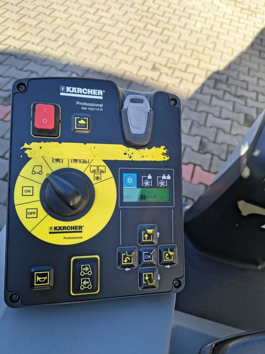 Zamiatarka Karcher KM 105/110 R
