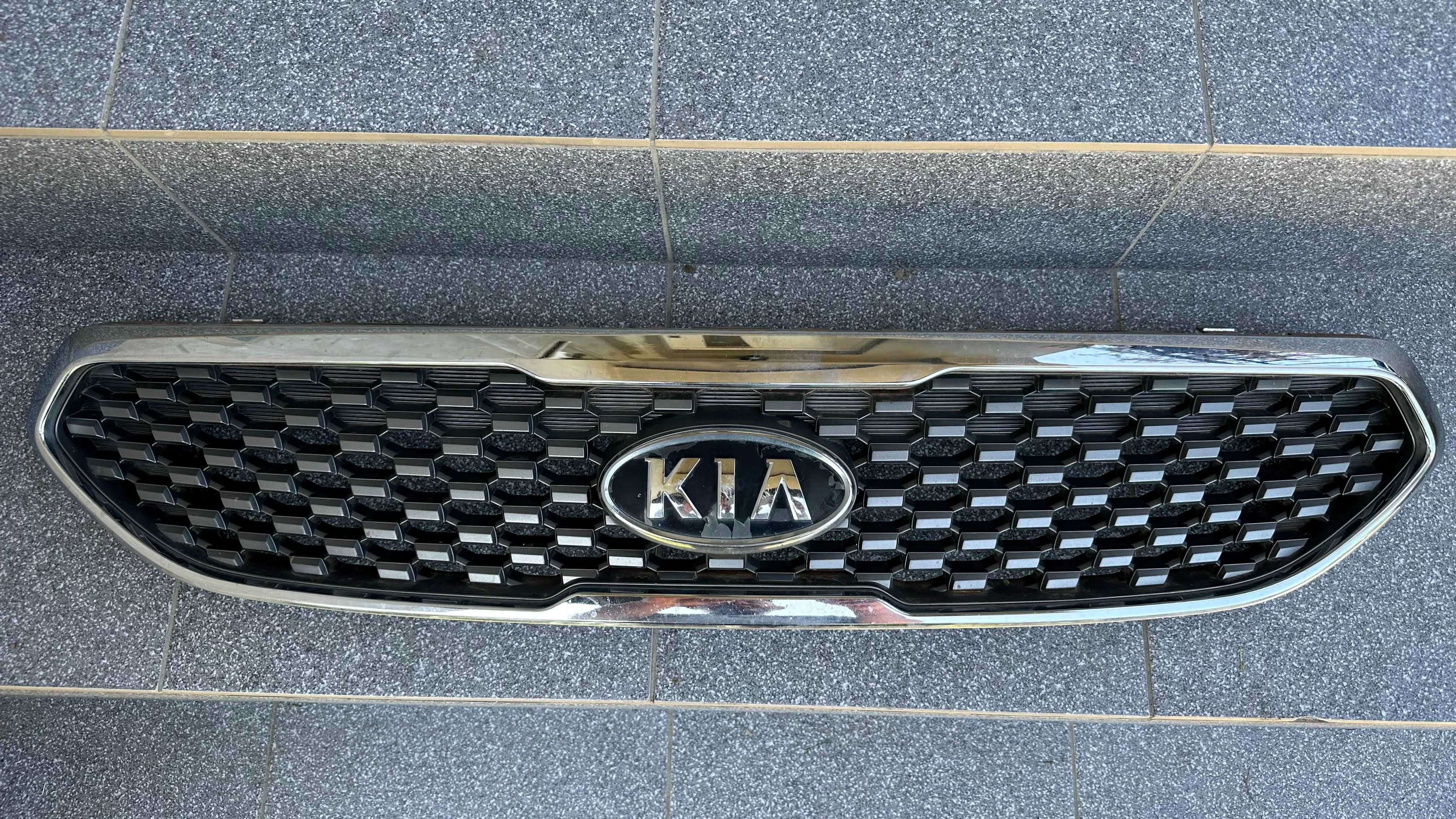 Kia Venga Grill Atrapa Logo