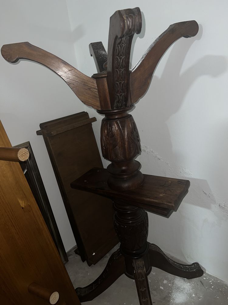 Mesa de sala em madeira
