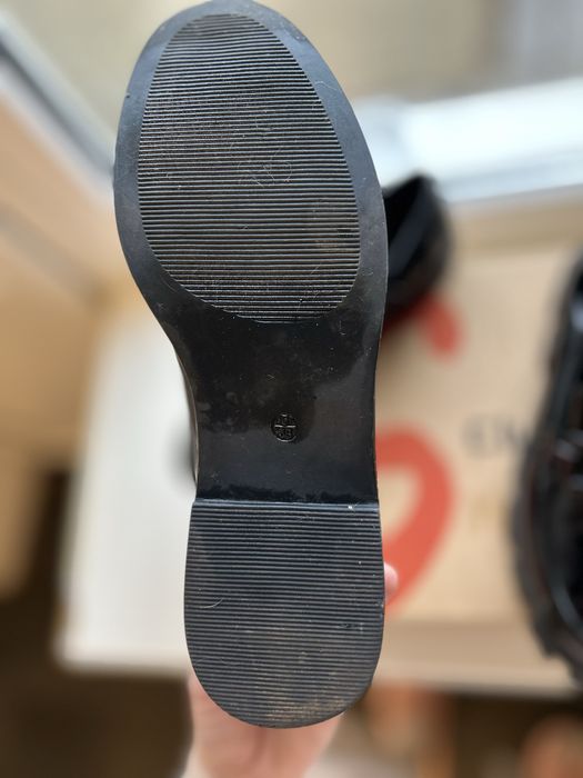 Стильні чорні лофери з золотистою фурнітурою. Vegan Friendly.