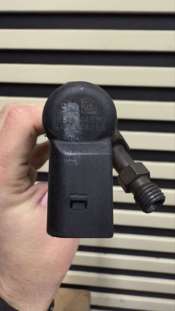 форсунка 9657144580 / 9658194180 Citroen Peugeot Ford Volvo форсунка