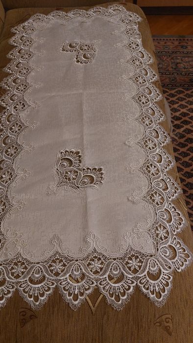 Bieżnik z gipiurowym obszyciem z materialu plamoodpornego