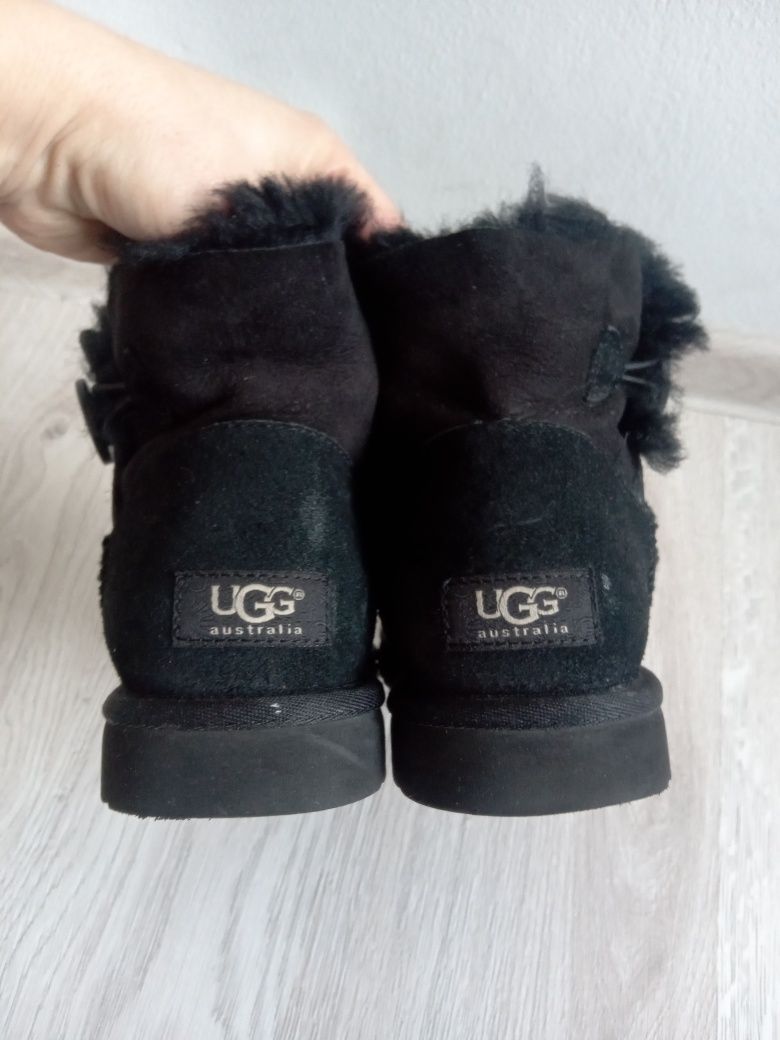 UGG Mini Bailey Button rozmiar 39