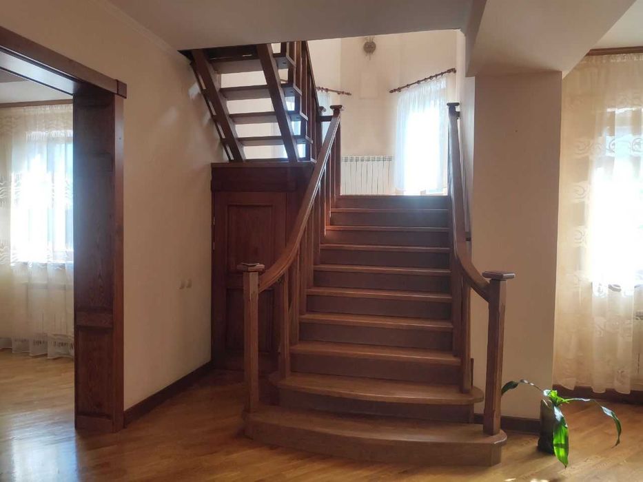 Продається сучасний двоповерховий будинок в селі Станишівка