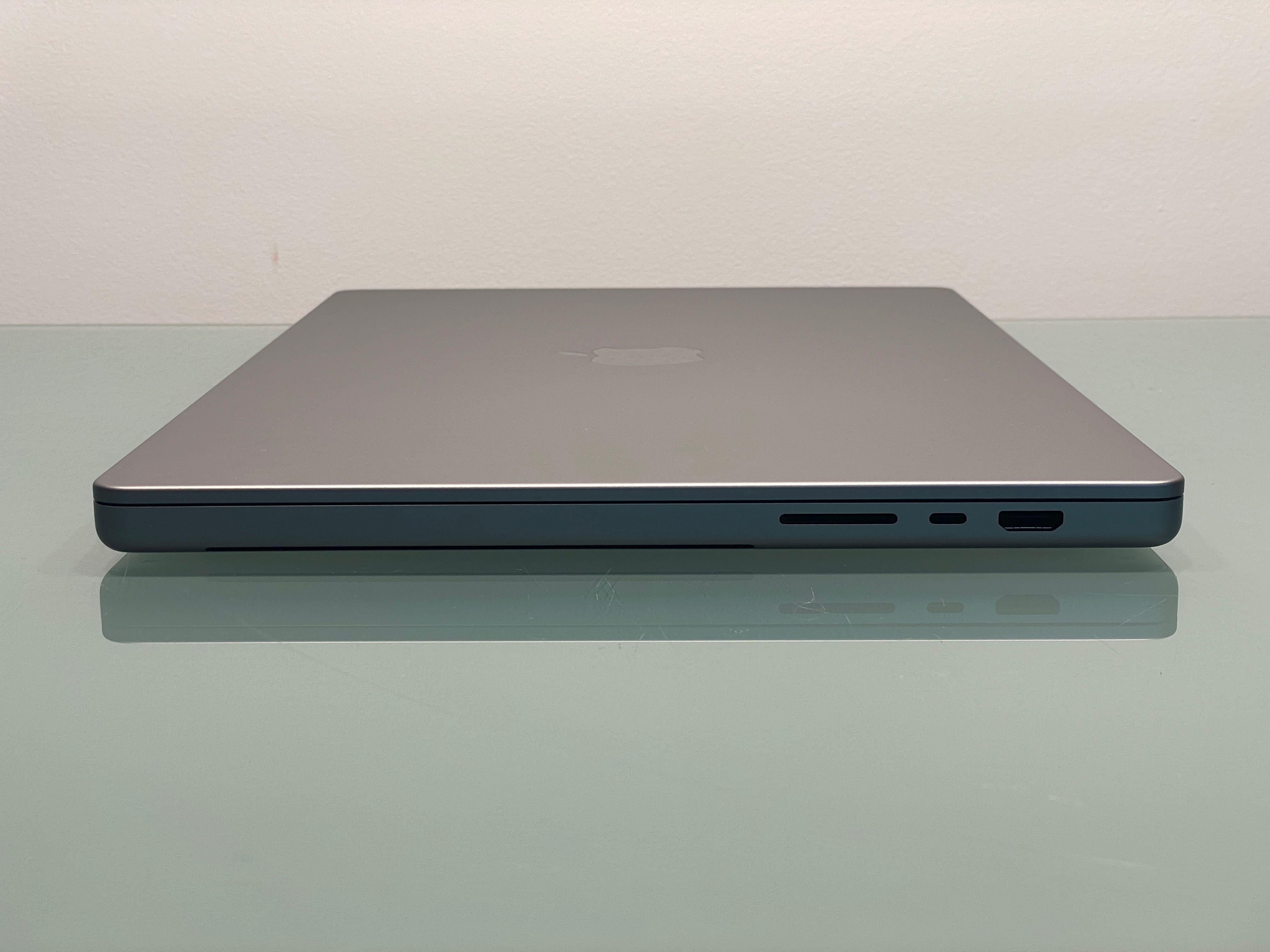 2021 MacBook Pro A2485 16" M1 MAX 64GB 1000GB
